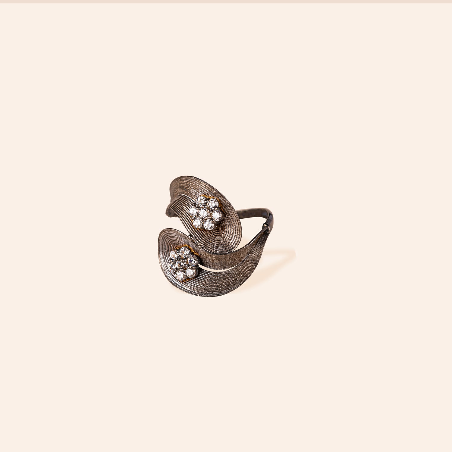 STRATA CURVE RING