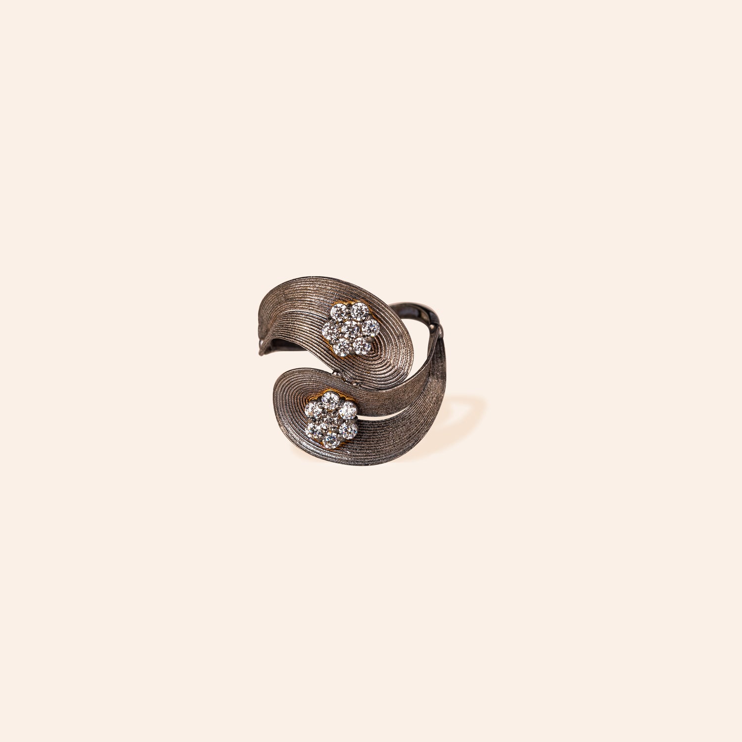 STRATA CURVE RING