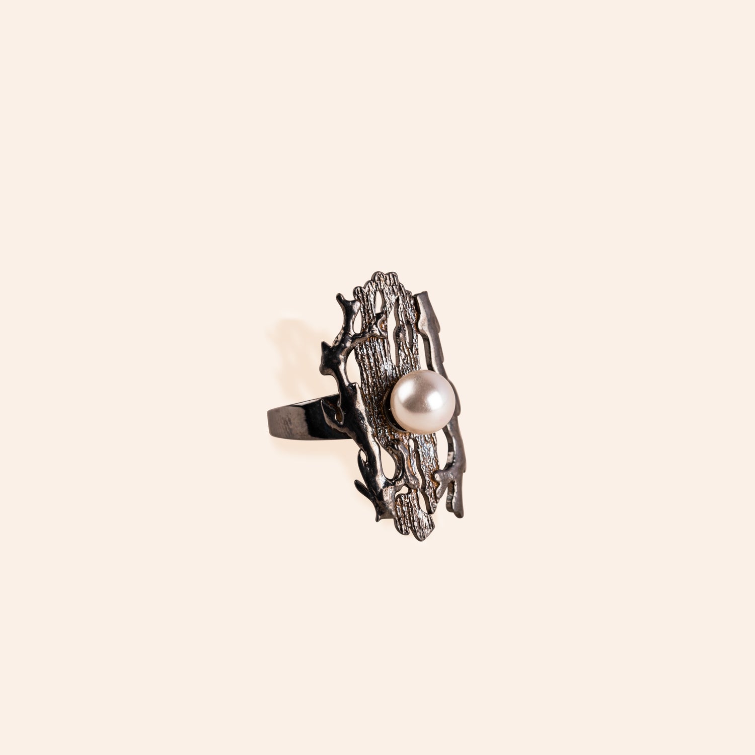 NOIR BARK PEARL RING