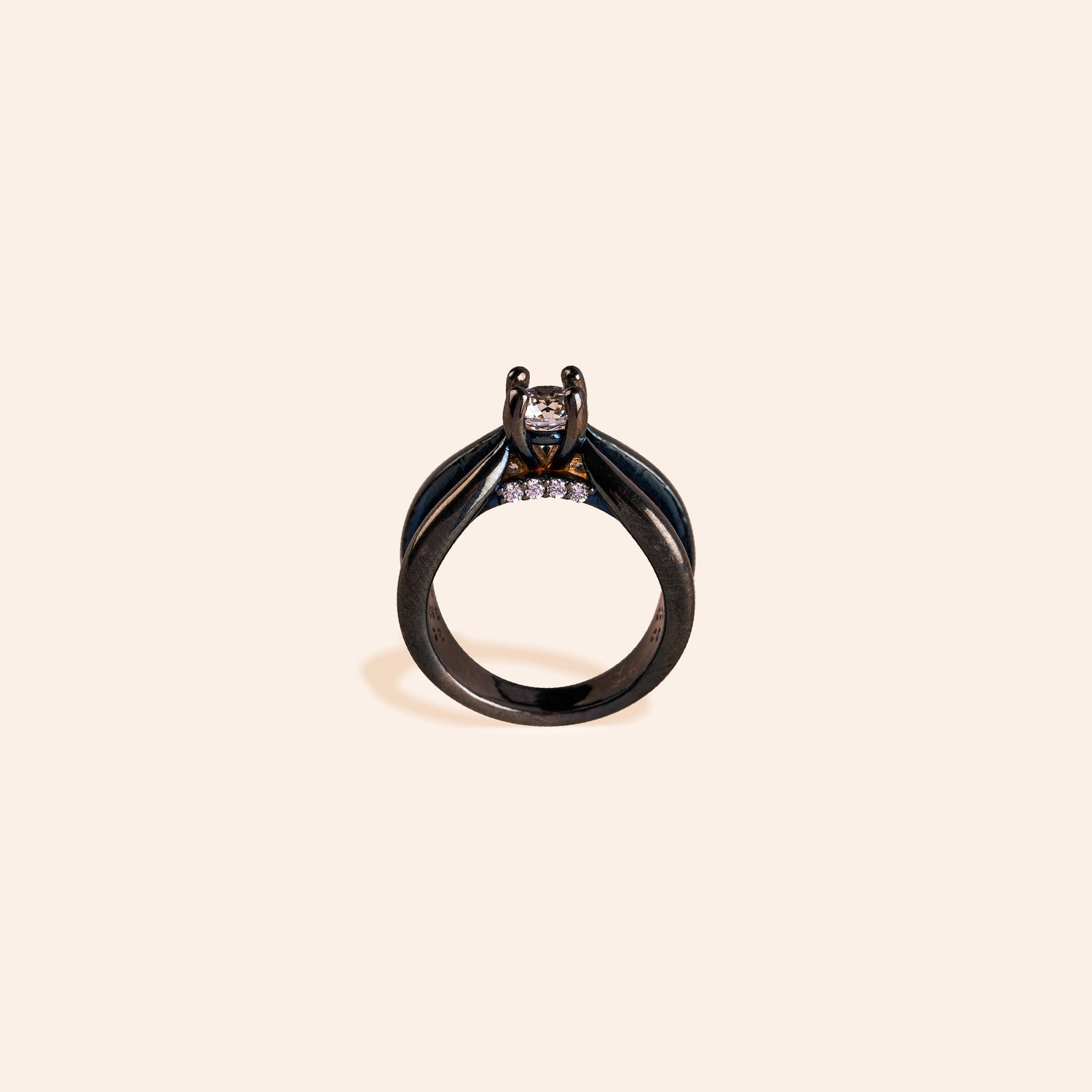 NOIR IMPERIAL CREST RING