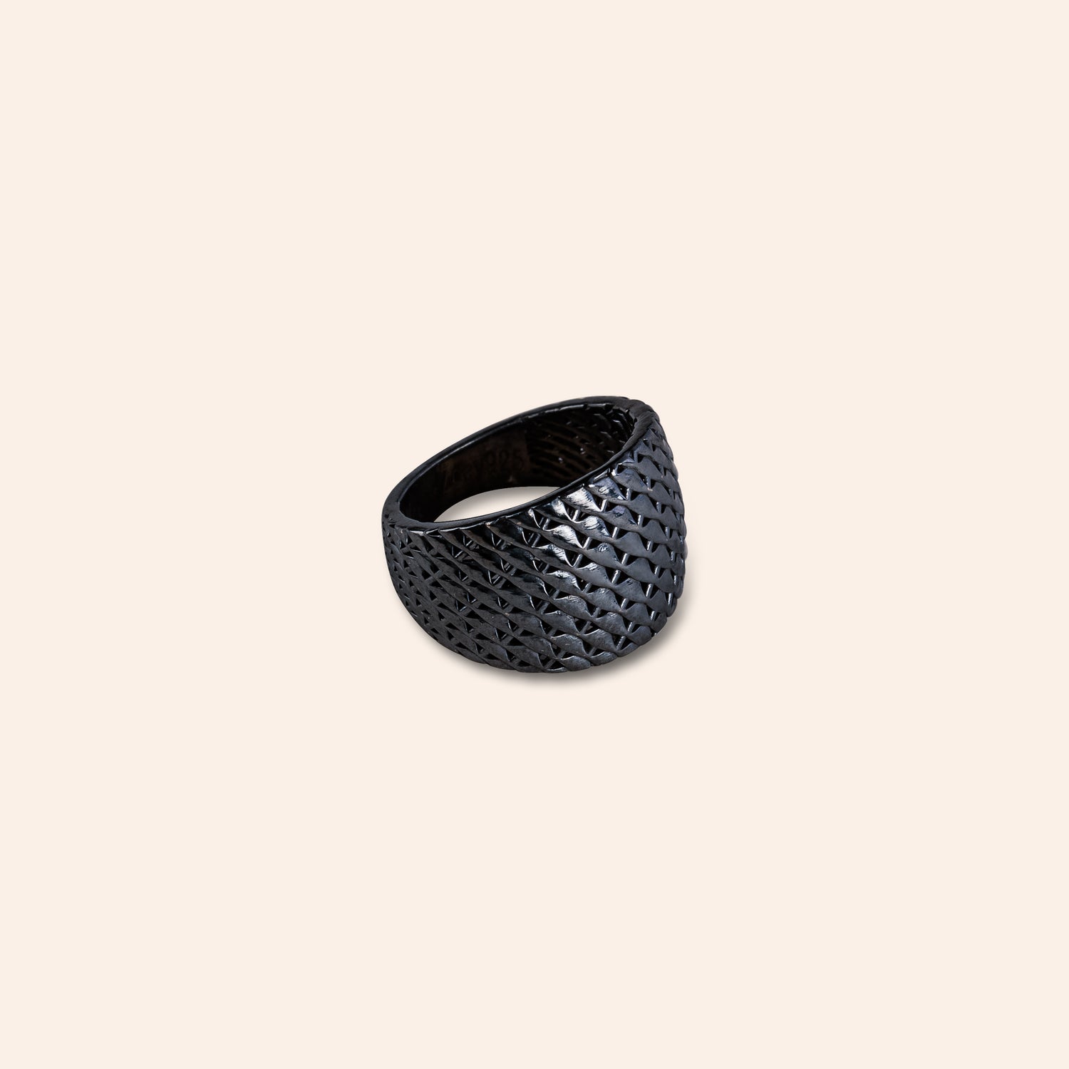 NOIR AEGIS RING