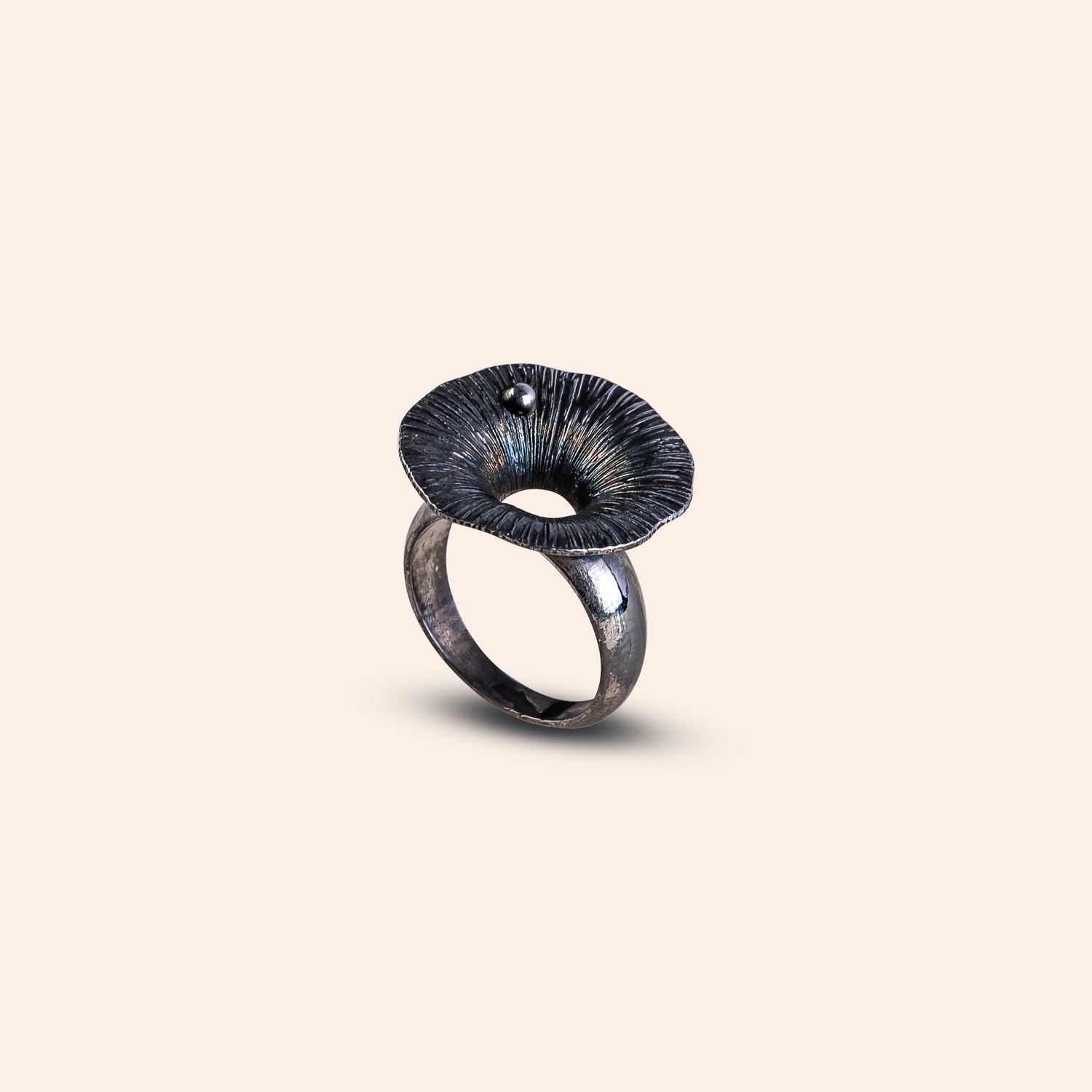 NOIR UMBRA RIFT RING