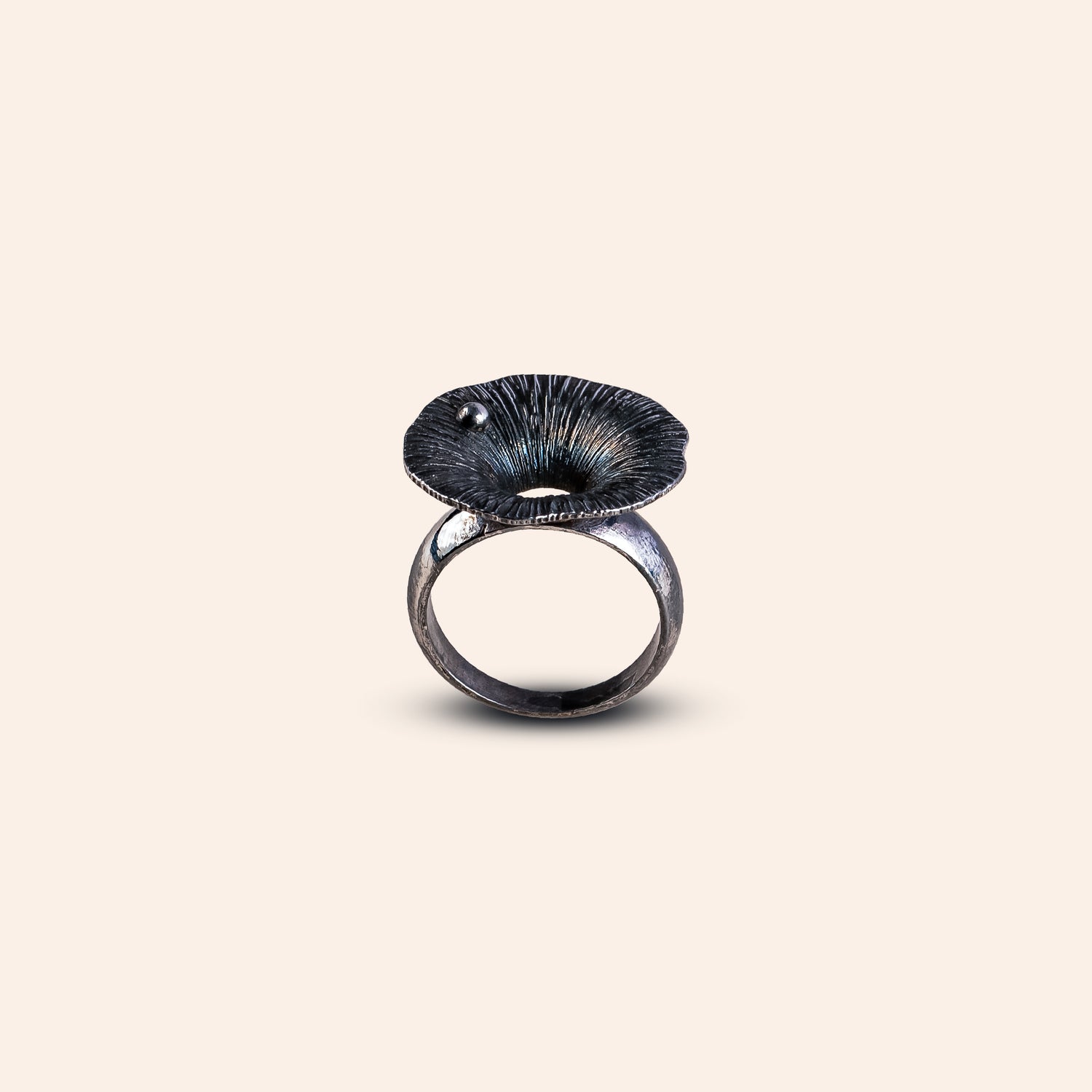 NOIR UMBRA RIFT RING