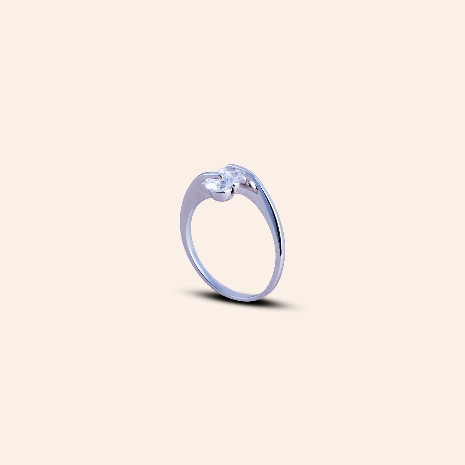 ORIA SOLITAIRE TWIST RING