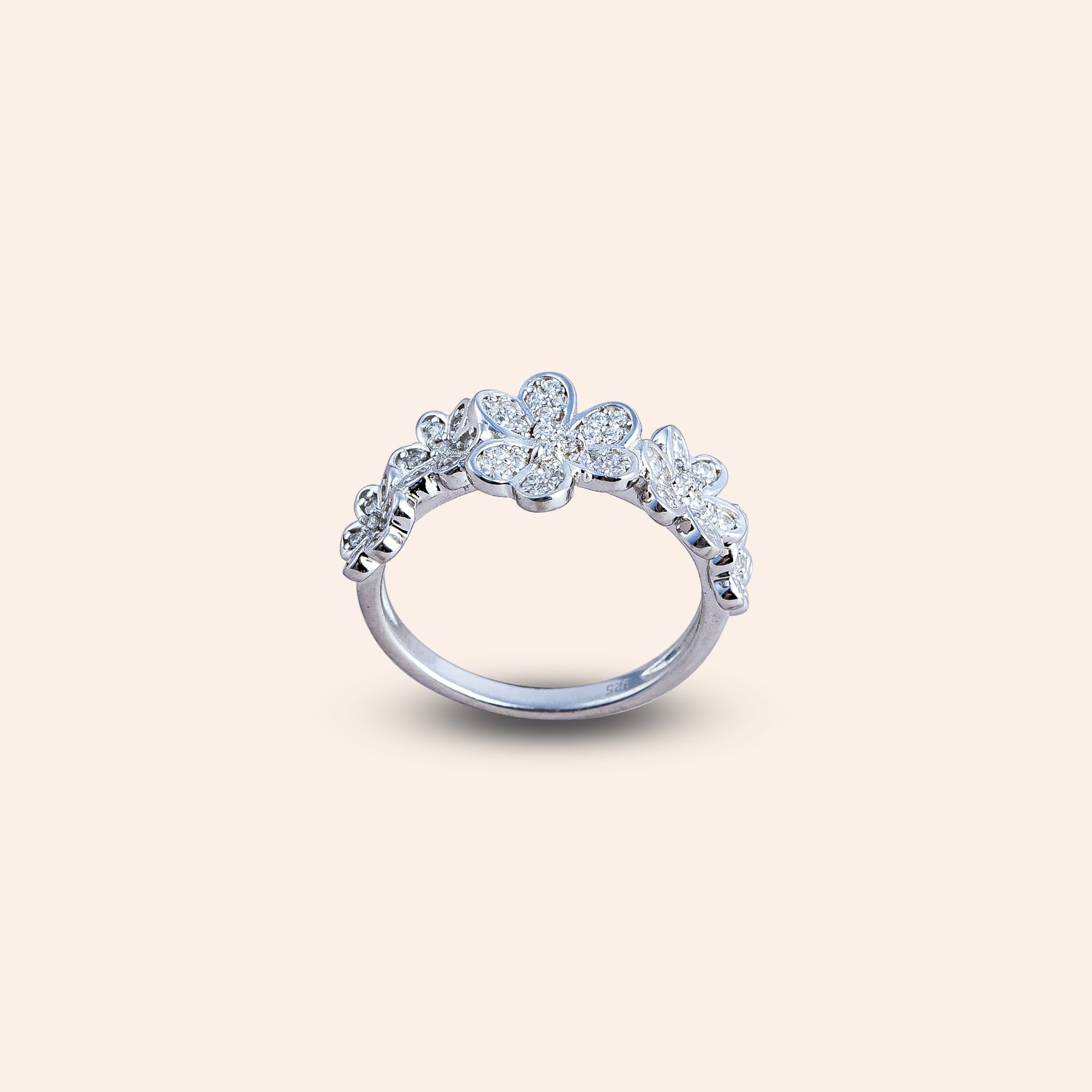 ORIA PETALIA RING