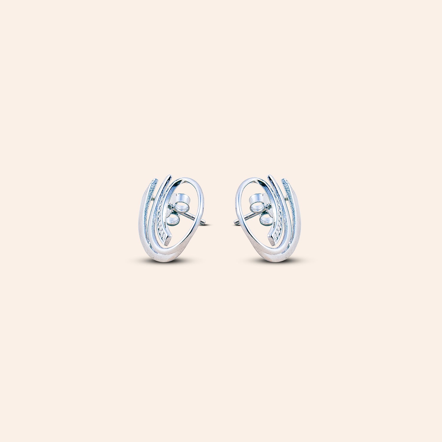 ELYRA CURVE STUDS