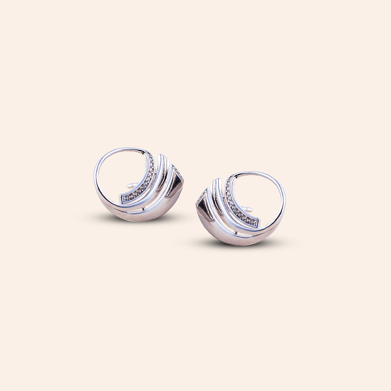 ELYRA CURVE STUDS