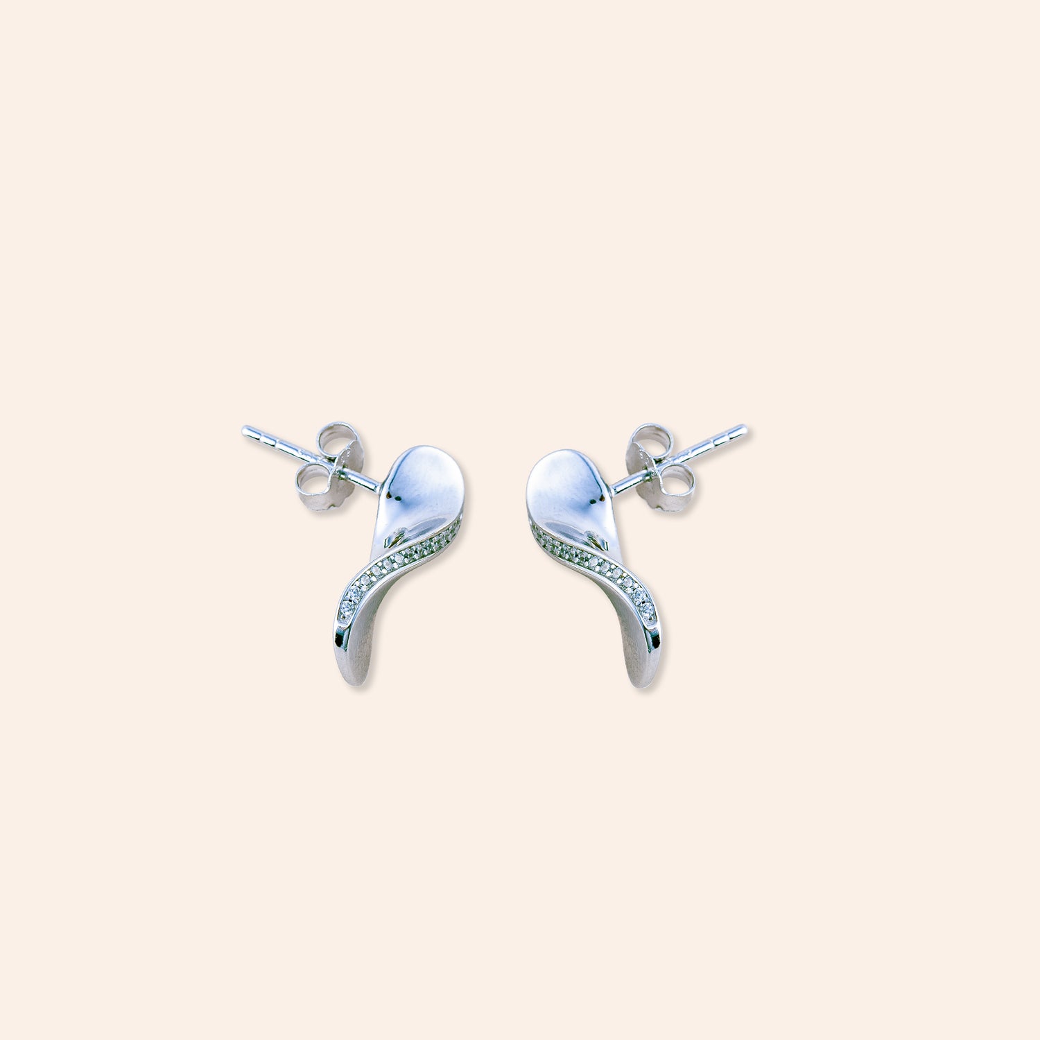 SOLEA TWISTED STUDS