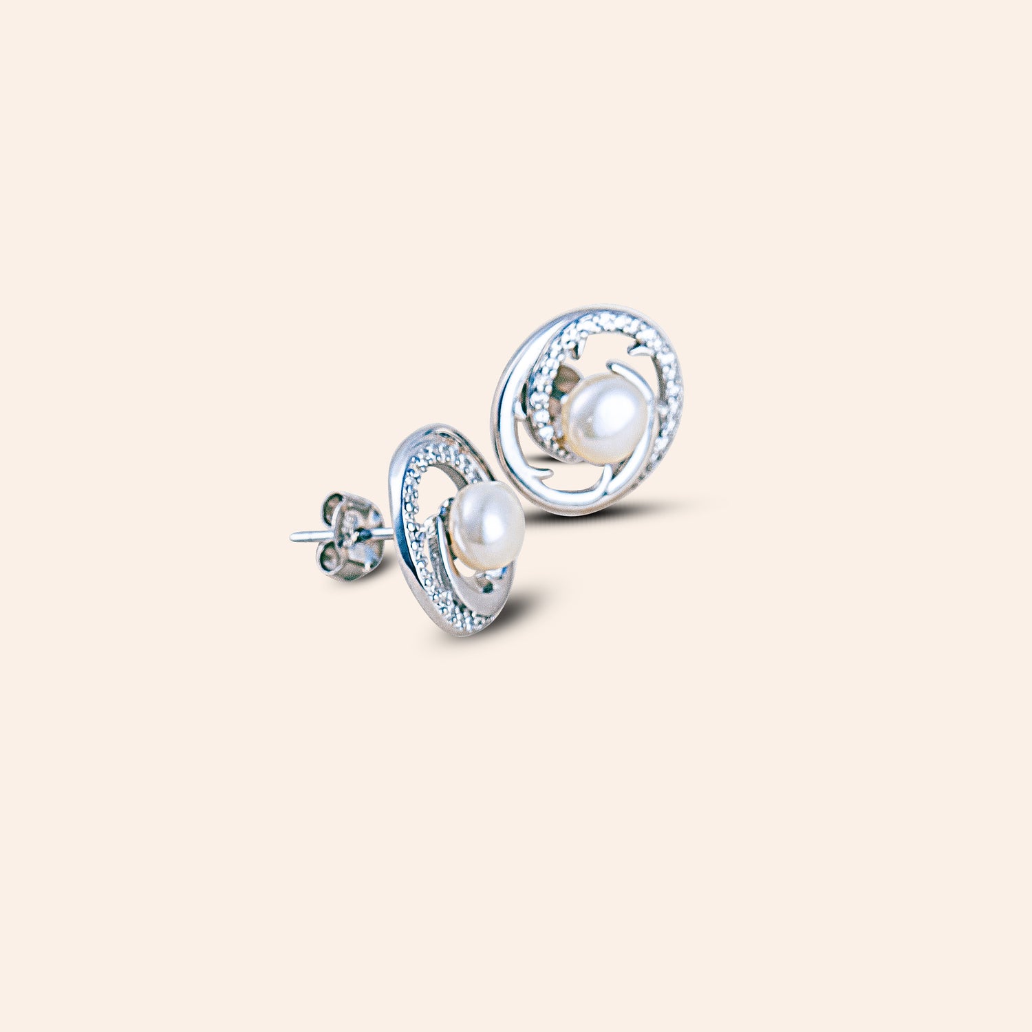 ECLIPSE PEARL STUDS