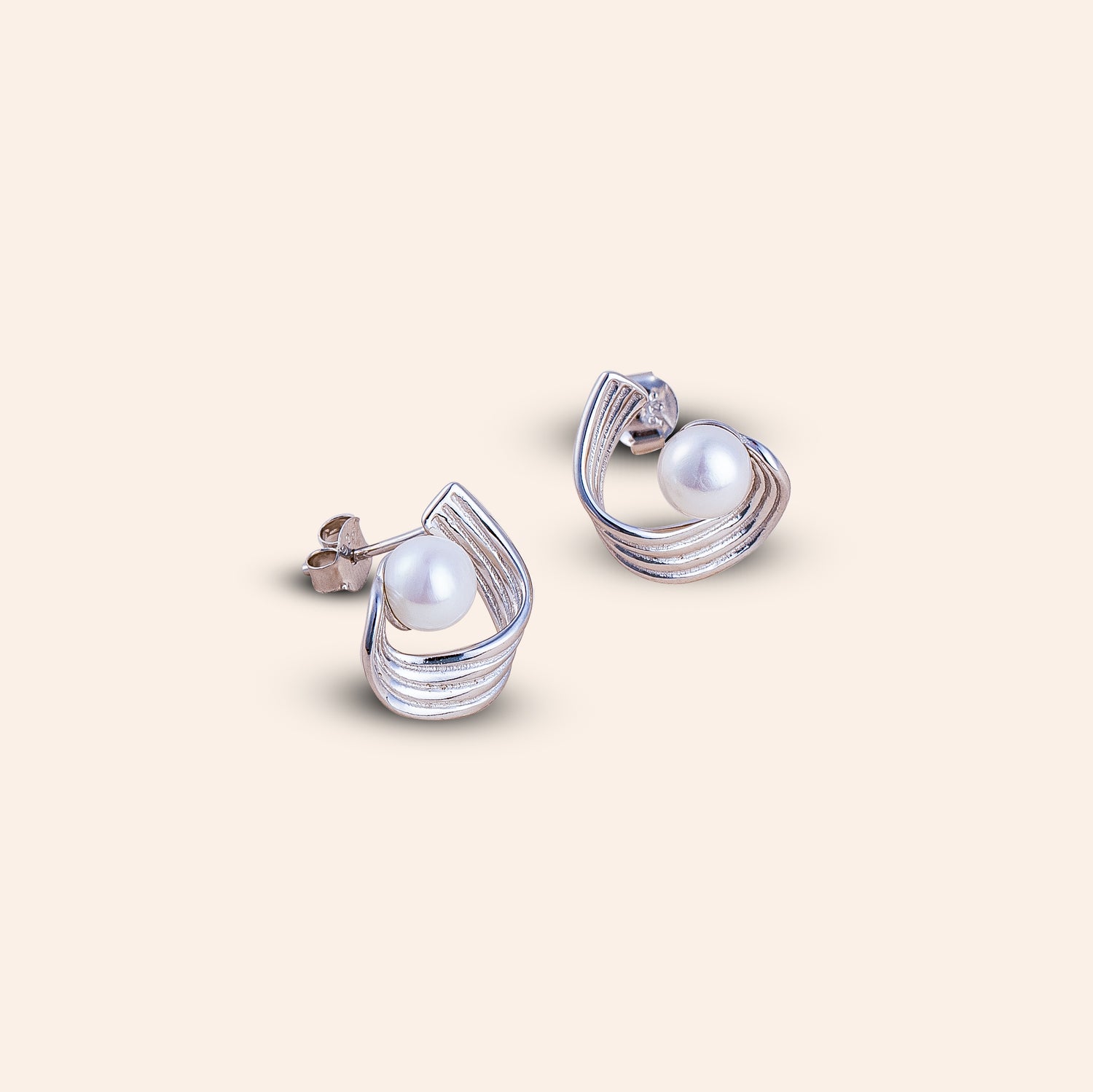 EVLIS PEARL WAVE STUDS