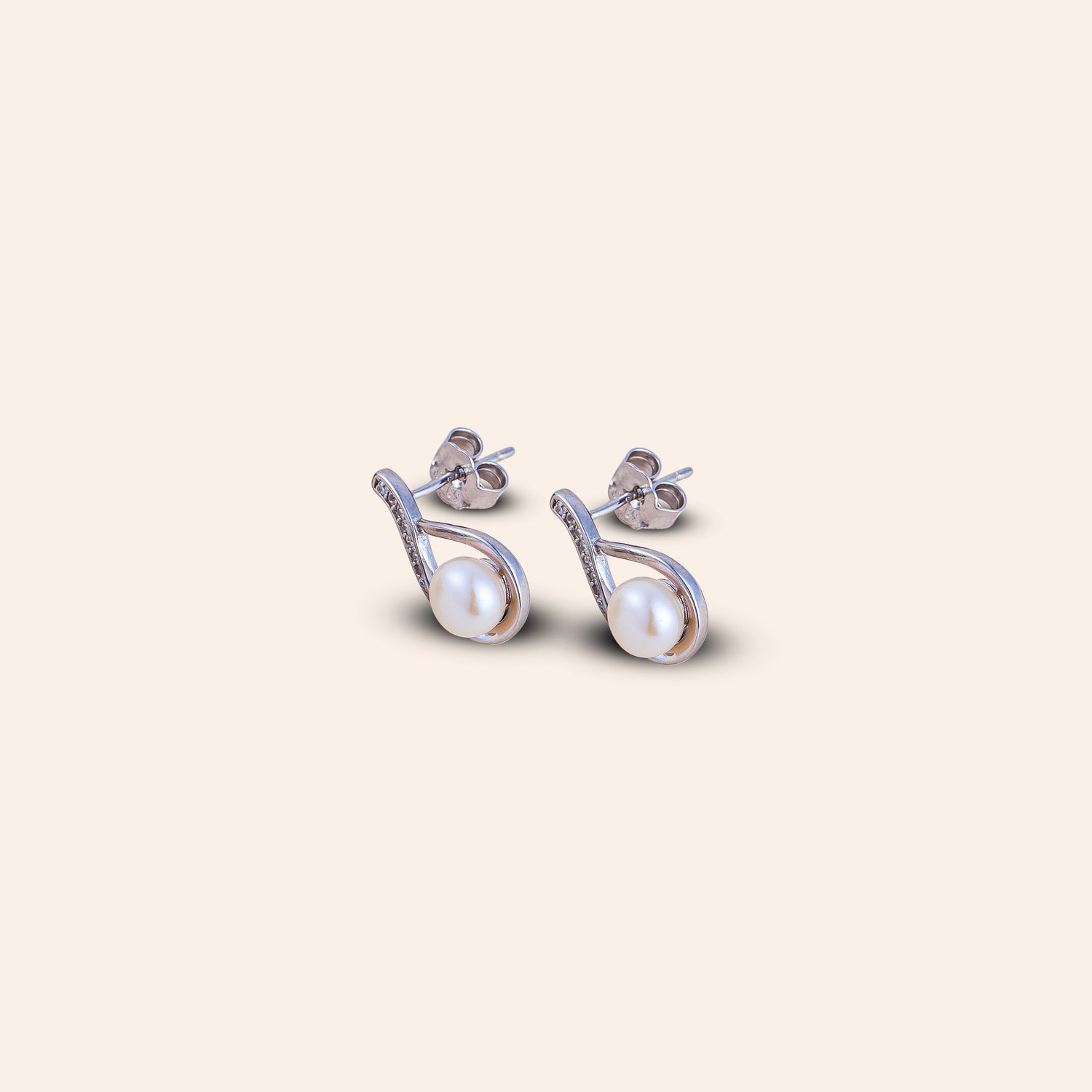 AIRA PEARL STUDS