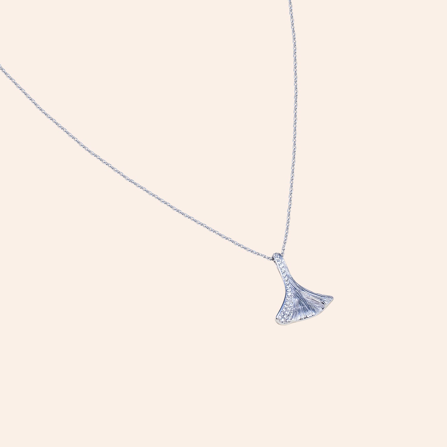 CALA PETAL NECKLACE