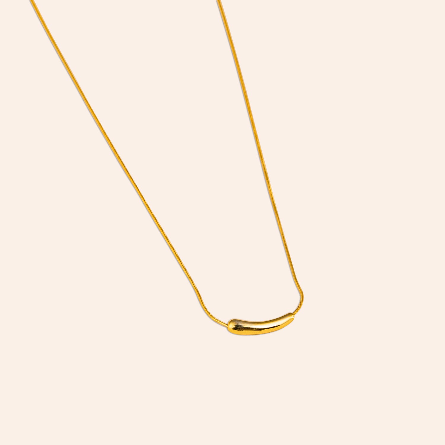 FLUID ARC NECKLACE